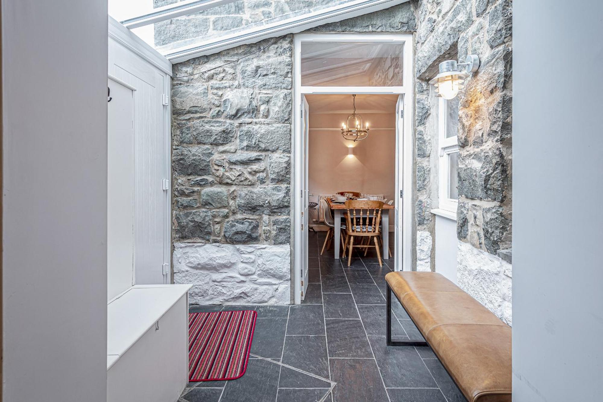 돌겔라우 Character Townhouse In Town Centre & Superb Views 빌라 외부 사진